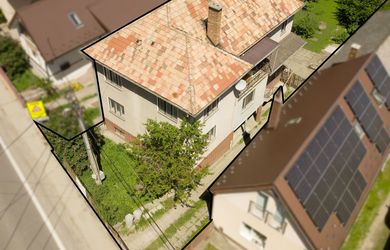 Rodinný dom s dvomi bytovými jednotkami – Likavka
