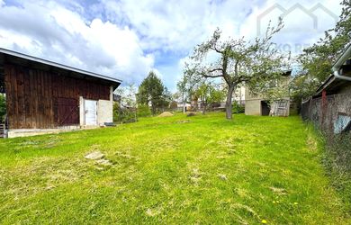 Stavebný pozemok 400m2 + garáž, Odbojárska ulica, LIPANY