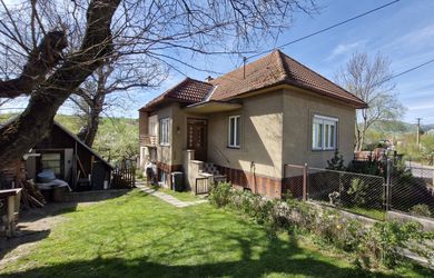 PREDAJ, rodinný dom v Banskej Bystrici, časť Senica, pozemok 721 m2