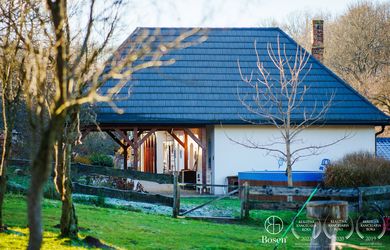BOSEN | Kompletne zrekonštruovaná Rodinná farma s pozemkom 9565m² pri Litave.