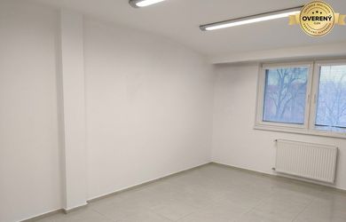 Na prenájom kancelársky priestor 45 m2 s parkovaním Trnava Hospodárska