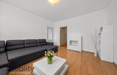 PLUS REALITY | Svetlý trojizbový byt s balkónom a kompletnou občianskou vybavenosťou na dosah v meste Dunajská Streda na predaj !