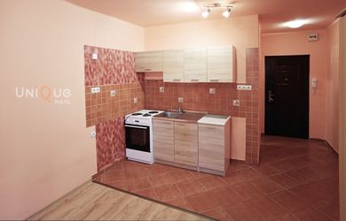NA PREDAJ GARSÓNKA – KOMÁRNO, Cintorínsky rad