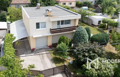 Na predaj 6-izbový rodinný dom s garážou a bazénom v Kvetoslavove