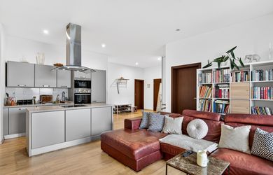 Prenájom 3 izbový byt, nezariadený, 108 m2, garáž, Staré Mesto/SNP