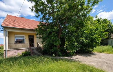Predaj 5-izbového rodinného domu, pozemok 1786 m2