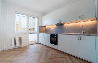 Prenájom 3-izbového bytu 76 m² po kompletnej rekonštrukcii – Nám. priateľstva, Dunajská Streda