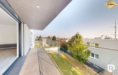 RADO | Luxusny 4-izbový byt s panoramatickým výhľadom- Staré Mesto
