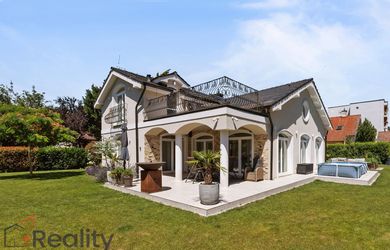 PLUS REALITY | EXKLUZÍVNA RODINNÁ VILA  – 455 m² LUXUSU, SÚKROMIA A KOMFORTU v obci Dunajská Lužná na predaj !