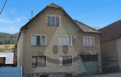 Priestranný 6-izbový rodinný dom s pozemkom 1 031 m2, Komjatná
