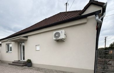 Krásny 4/5 - izbový zrekonštruovaný rodinný dom pri hlavnej ulici