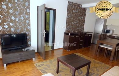 PRENÁJOM: SLNEČNÝ 3 IZBOVÝ BYT S BALKÓNOM A PARKOVANÍM, CENTRUM