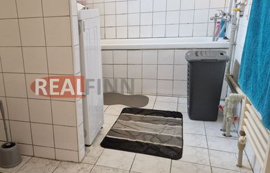 REALFINN EXKLUZÍVNE PREDAJ - 3 IZBOVÝ DOM, NOVÉ ZÁMKY