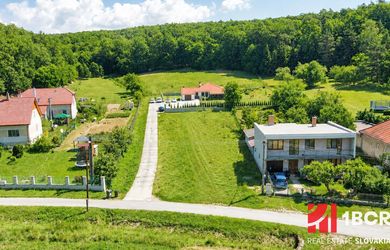 1.BCR | INVESTIČNÁ PRÍLEŽITOSŤ! SP S VÝMEROU 1068 m² (590 m²/ 478 m²) , MOŽNOSŤ VÝSTAVBY 2x RD/ 2x CHATA/ RODINNÉ SÍDLO, BREZOLUPY