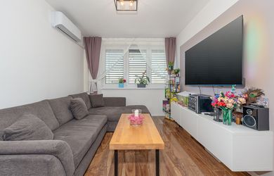 Znížená cena!!! Na predaj: Moderne zariadený 3-izbový byt v obľúbenej lokalite Anna Park v Miloslavove, len na skok od Bratislavy