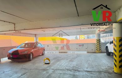 GARÁŽOVÉ STÁTIA V GARÁŽOVOM DOME V CENTRE MESTA NA COBORIHO ULIC