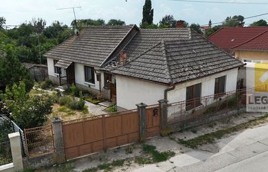 LEGEND - 3D - 4i rodinný dom vo Vlčanoch na konci záhrady rybník, pozemok 1639 m2