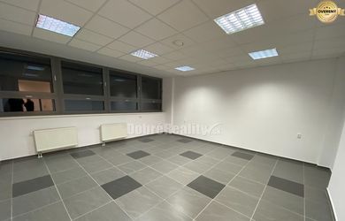 Na prenájom pekný komerčný priestor 36 m2 v Rimavskej Sobote