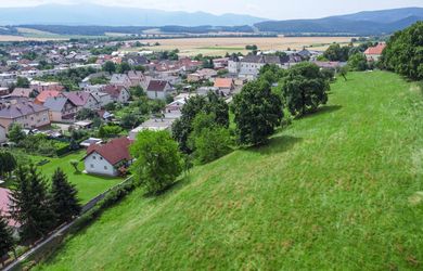 EXKLUZÍVNA INVESTIČNÁ PRÍLEŽITOSŤ: Rozľahlý stavebný pozemok (1 ha) v Diviackej Novej Vsi