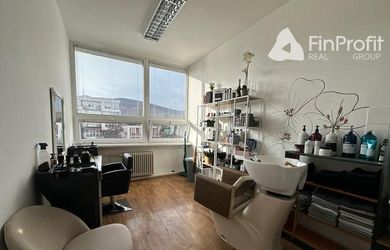 Plne vybavený kadernícky priestor - podnájom – Račianska ul.