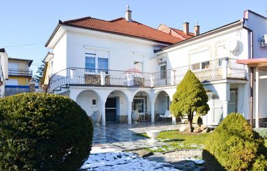Mestská vila s nádychom histórie v Lučenci na predaj