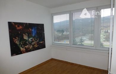 Trojkancelária s parkovacím miestom zdarma - 44,36 m2