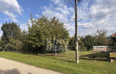 Pozemok 1055 m² – obec Lok