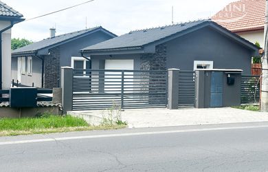 4 - IZBOVÁ NOVOSTAVBA VO VIDINEJ S OBROVSKÝM POZEMKOM, TERASOU A DVOJGARÁŽOU