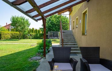 Zrekonštruovaný 2,5-izbový byt s terasou v Starej Rajke – bývanie ako v rodinnom dome