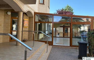 Prenájom obchodného priestoru s presklenou zimnou terasou Senec