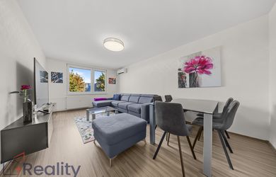PLUS REALITY | Moderný dvojizbový byt po kompletnej rekonštrukcii s balkónom a parkovaním v meste Nové Zámky na predaj !