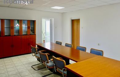 Zariadené, kompletne vybavené kancelárske priestory na dlhodobý prenájom