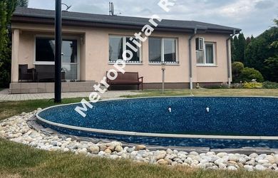 4 izbový bungalov s bazénom a okrasnou záhradou v obci Tureň (pri Senci)