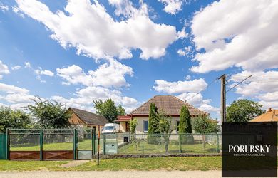 PORUBSKY | Poctivý rodinný dom s 1 120 m2 pozemkom, kde si môžete všetko dotvoriť podľa seba, vnútri aj vonku