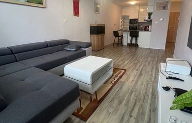 Na prenájom priestranný 3-izbový byt s garážovým státím – Nobelova 12D, Bratislava – Nové Mesto