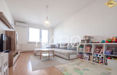 Priestranné bývanie s balkónom a výhľadom na Zobor | Klimatizácia