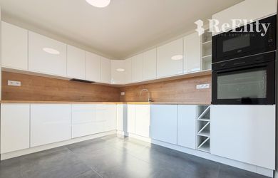 Nadštandardný 3-izbový byt po kompletnej rekonštrukcii (85 m²) s veľkým balkónom