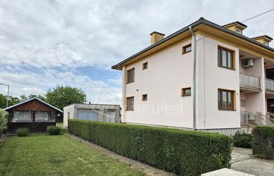 DIRECTREAL|Priestranný dom - časť dvojdomu s 800 m2 pozemkom, garážou a altánkom...