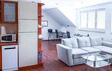 Prenájom*Priestranný 2 Izbový byt v centre Bratislavy na Mickiewiczovej ulici,72 m​​​​​​​2