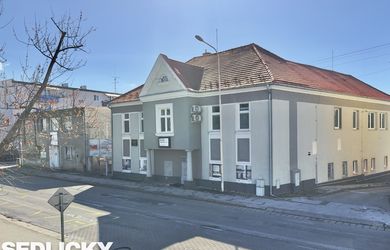 SEDLICKY. | Moderné kancelárske priestory s vyhradeným parkovaním v centre Prievidze