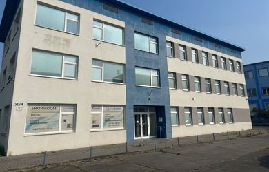 Klimatizovaná 2 - kancelária 25 m2 (12,5 m2 + 12,5 m2) na Pluhovej ul.