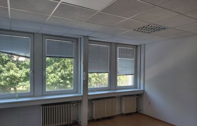 Klimatizovaná 2-kancelária 43 m2 pri POLUS-e na Pluhovej ul.