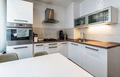 64,5 m², dve loggie a centrum na skok - priestranný 2-izbový byt na Palárikovej