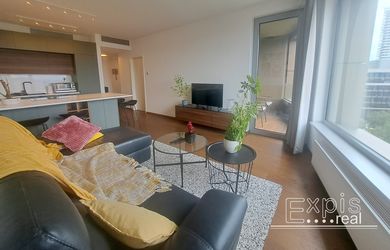 PRENÁJOM 2izb byt SKYPARK s výhľadom na hrad Bottova Staré mesto EXPISREAL