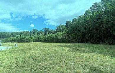 VÝNIMOČNÝ STAVEBNÝ POZEMOK POD LESOM – MALÁ IDA, PANSKÝ LES, PRVOSIENKOVÁ UL., 642 m²