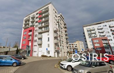 Zariadený 2i byt s balkónom a parkovaním v pokojnej lokalite Rače,Kadnárova