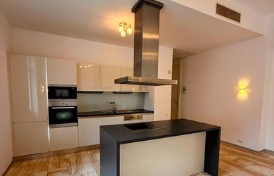 NA PRENÁJOM/FOR RENT - Priestranný 2-izbový byt v starom meste, vhodný aj ako kancelária|85 m²| parkovanie