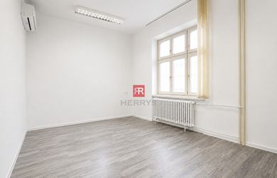 HERRYS - Na prenájom praktický priestor vhodný pre služby na Grösslingovej ulici