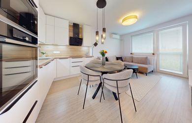 Slnečný 2,5-izbový byt s 2 parkovacími miestami – novostavba Ovocné Sady, Ružinov