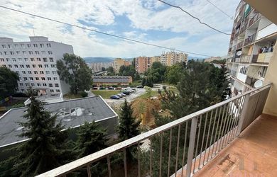 Na predaj veľký 4-izbový „pražský byt, 92 m² – Tokajícka ulica, Košice – Furča
